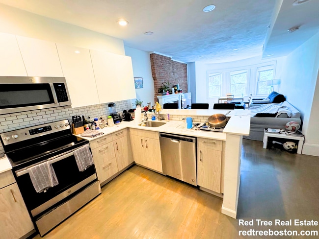 Building Photo - 1407 Beacon St Unit #3 Rental