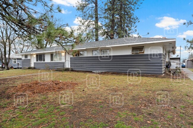 Photo - 7309 E 6th Ave