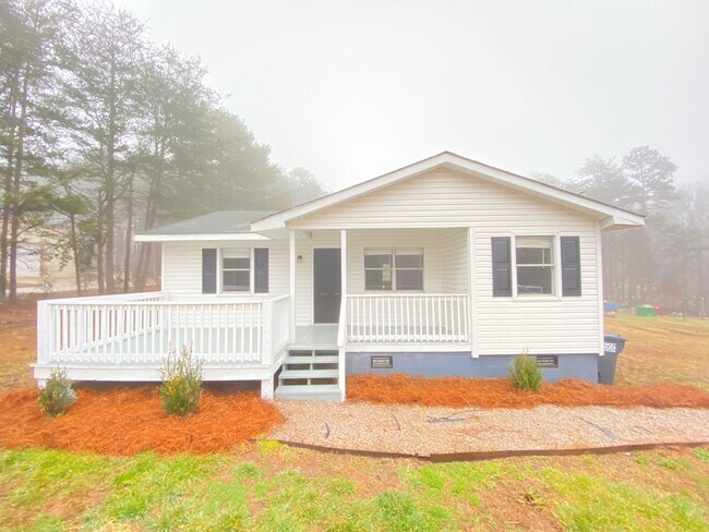 Photo - Fully Renovated 3bd/1ba House in Troutman ...