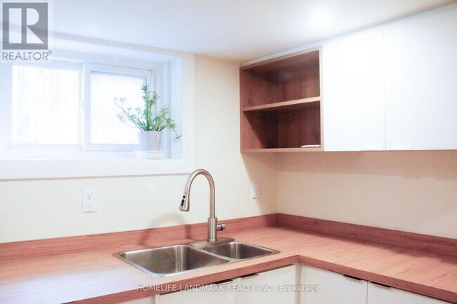 Photo - 65 Glenwood Crescent