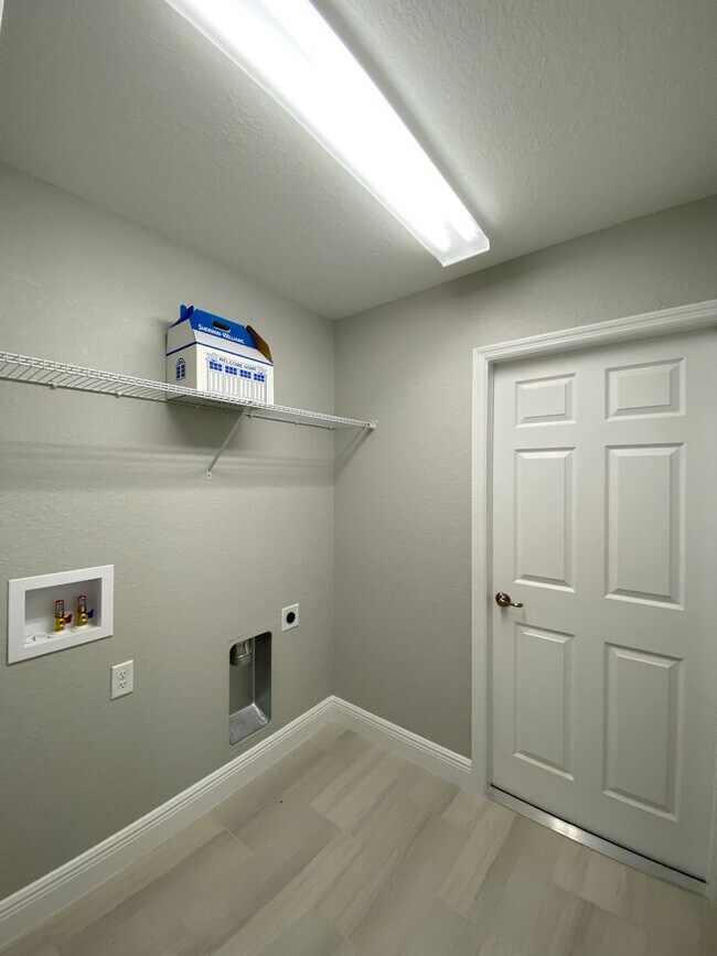 Photo - Desirable SW Ocala Neighborhood 4/2/2 *WON'T LAST*