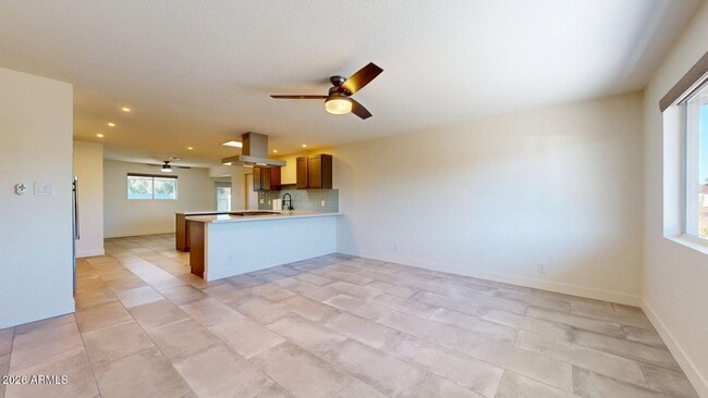 Photo - 719 W Parkway Blvd