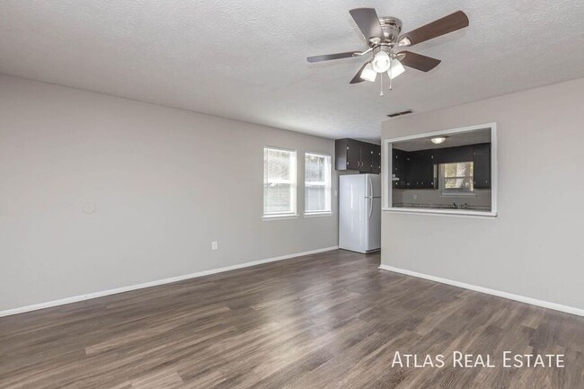 Photo - 125 N Bluff Rd