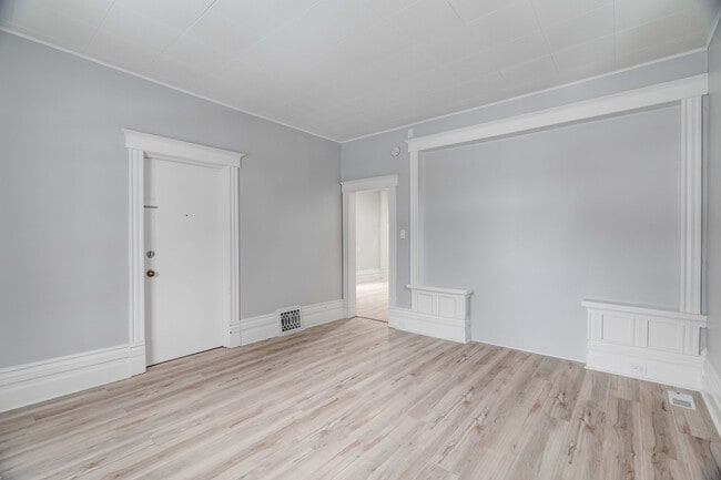 Photo - 32 Mackay Av Unit 1