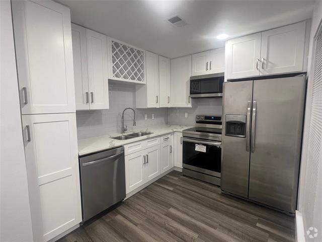Building Photo - 9815 Walnut St Unit 111 Rental