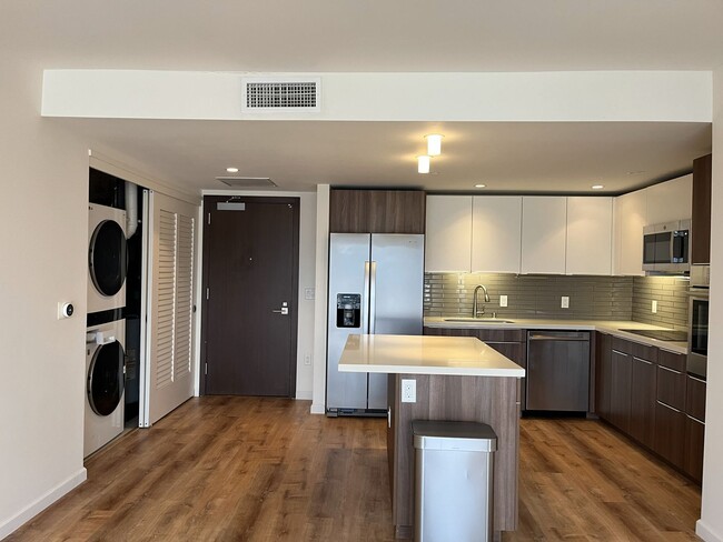 Photo - Symphony - 2 bedroom, 2 baths Condo, with 2 parking stalls - Avail now!