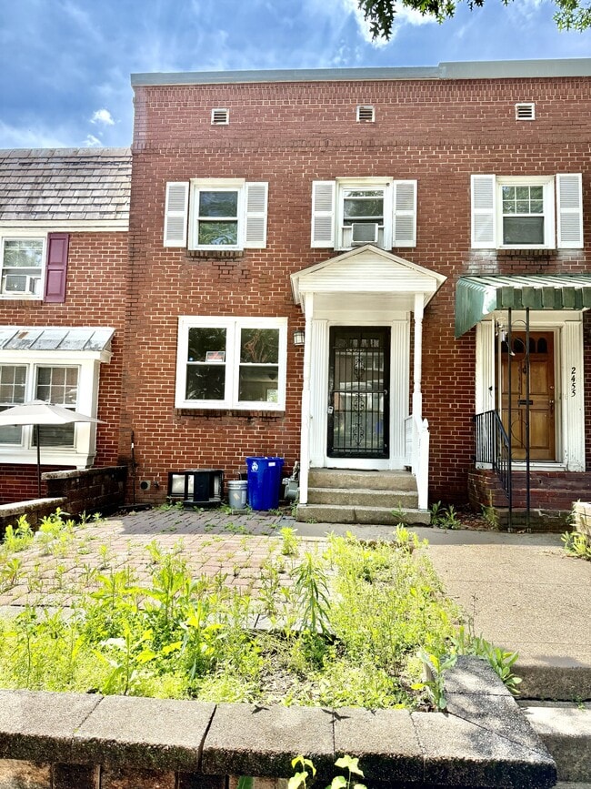 Photo - 2457 Mercer St House
