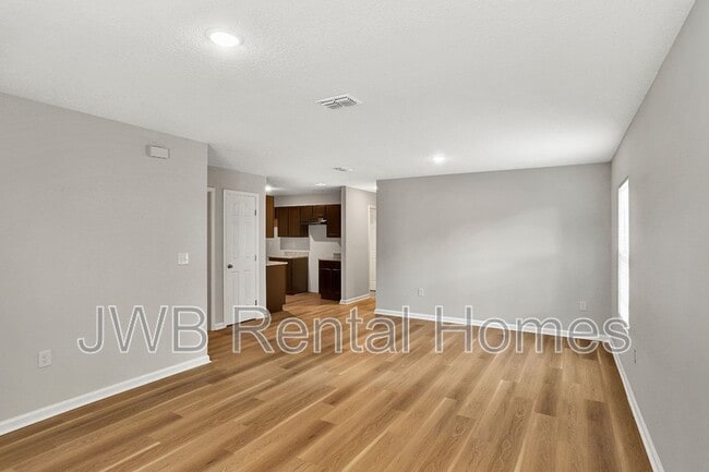 Photo - 63 W 53rd St