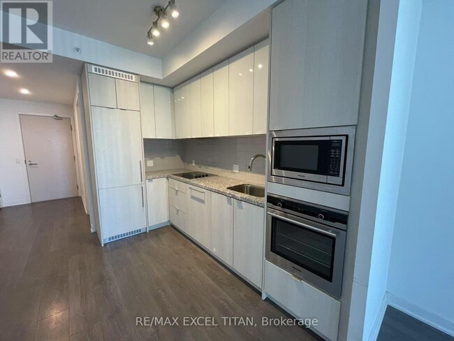 115 Blue Jays Way Unit 3809