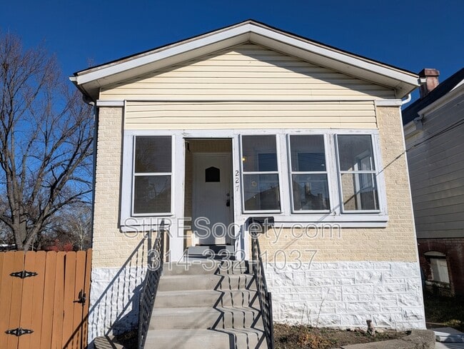 Photo - 227 Dover St