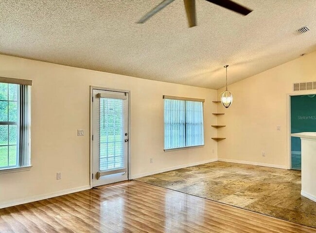 Photo - 12 Regency Dr