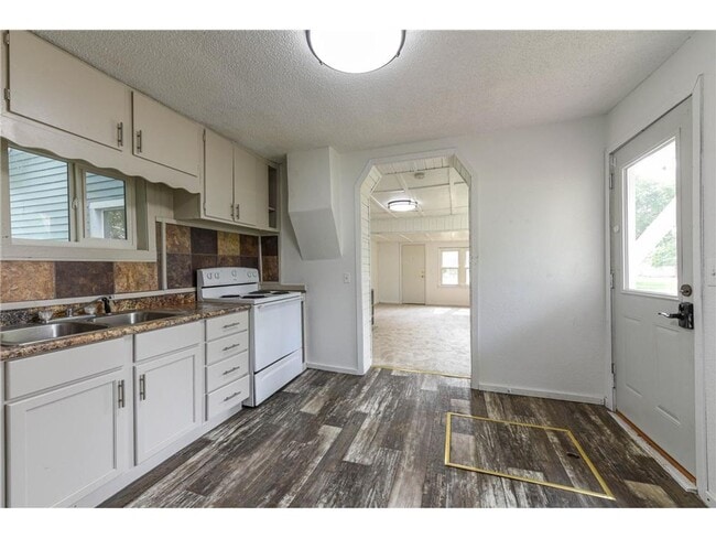 Photo - 2 Bedrooms, 1 Bathroom Single Family Home in Little Falls, MN- Large corner lot