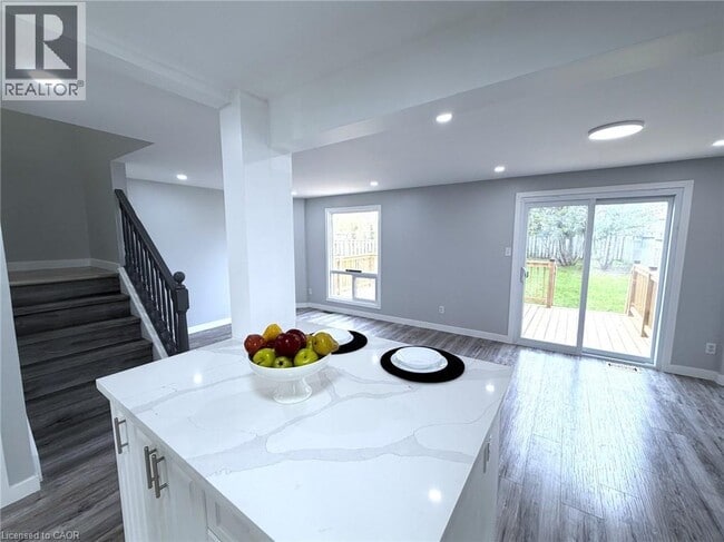 Photo - 39 Camrose Ct