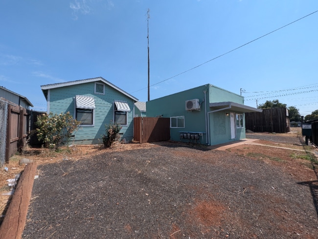 Building Photo - 3025 Myers St Rental