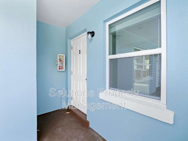 Photo - 101 Deland Ave Unidad 3