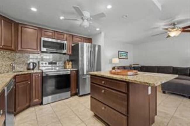 Building Photo - 2455 NE 51st St Unit E207
