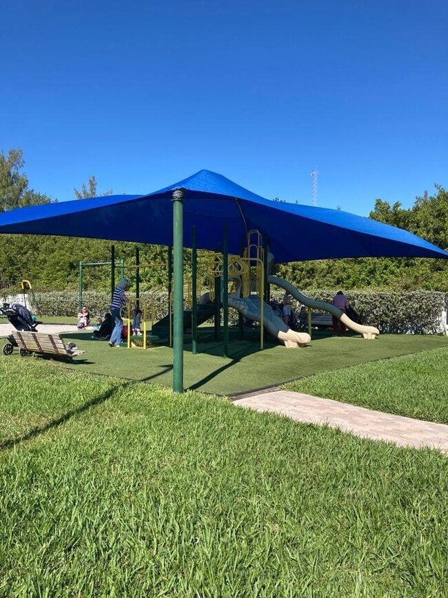 Photo - 1275 Yellowheart Way