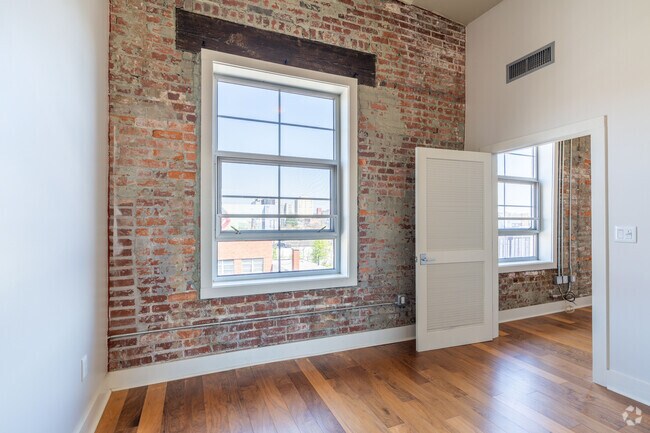 2BR, 1BA - 861SF 2nd Bedroom