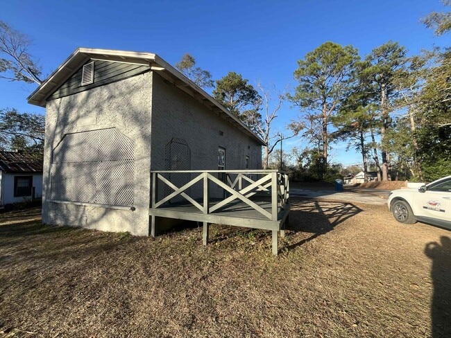 Building Photo - 2 Bed 1 Bath House