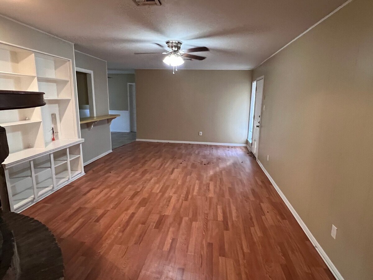 Photo - Large 4/2/2 home