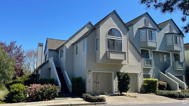 Building Photo - 12 Invincible Ct Rental