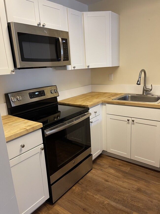 Building Photo - Highland Meadows Unit 999 Rental