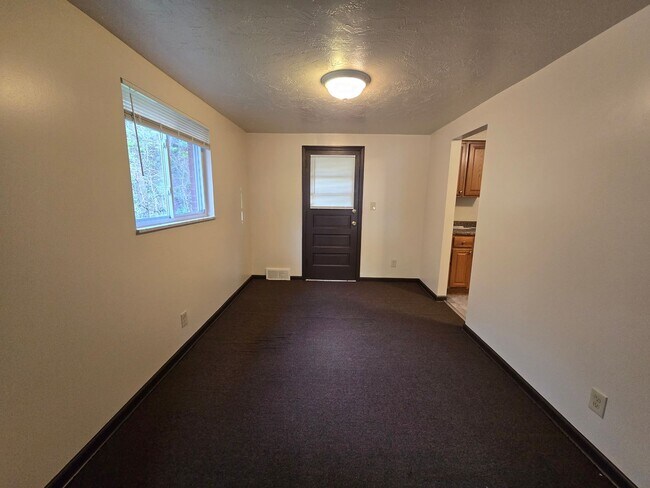 Photo - 3 Bedroom Townhouse - Penn Hills School District - Available NOW! Unidad 261UNIV