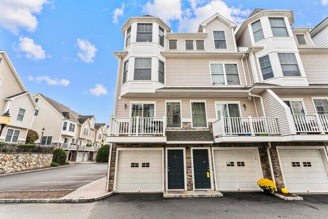 Photo - 85 Camp Ave Unidad APT 1F