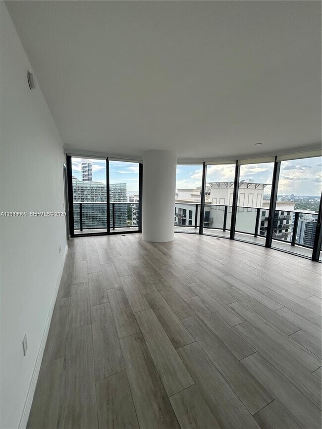 Building Photo - 55 SW 9th St Unit 3506