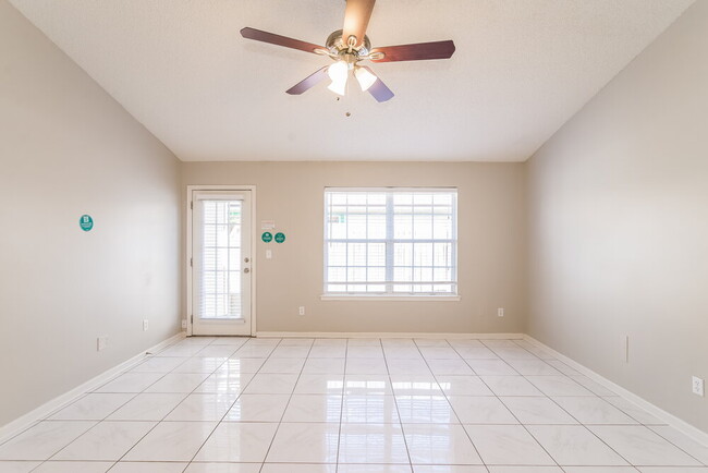 Photo - 2011 Cardiff Ln