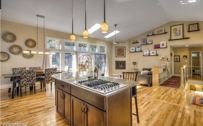 Photo - 1320 Oak Ct