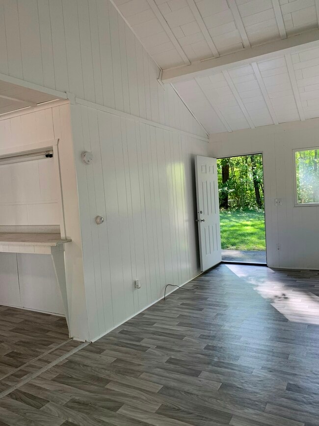 Building Photo - 4472 Brott Rd Rental