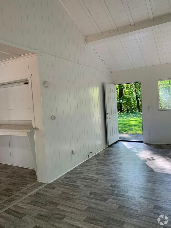 Building Photo - 4472 Brott Rd Rental
