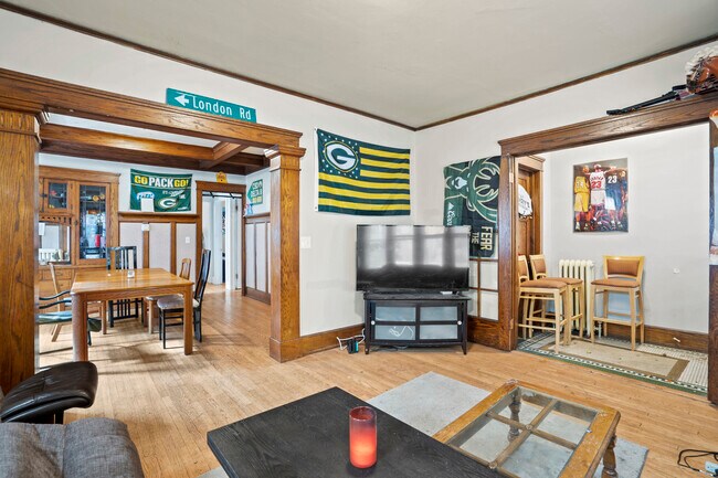 Photo - 2839 N Maryland Ave Unit 2839