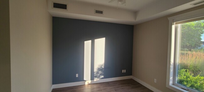 Photo - 550 Sandison St