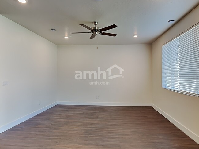 1350 N Barkvine Ave