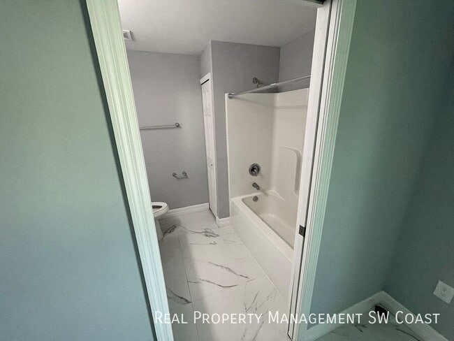 Photo - 5349 29th St SW