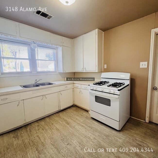 Photo - 3148 Alamo Ave