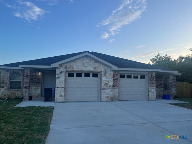 Photo - 2410 Westcliff Rd Townhome