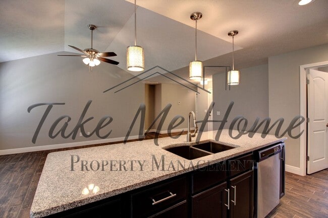 Photo - 5689 Pearson Pkwy