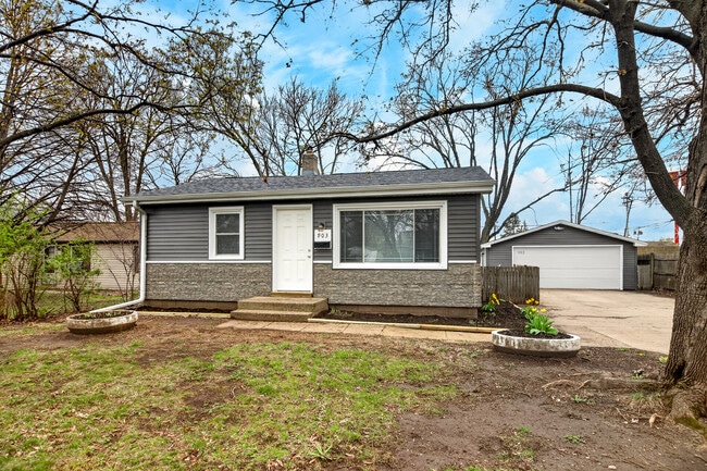 Photo - 903 Merrill Ave