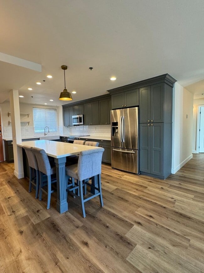 Building Photo - Amazing 4 Bedroom 2 Bath Condo in the heart of North Park! Unit 201