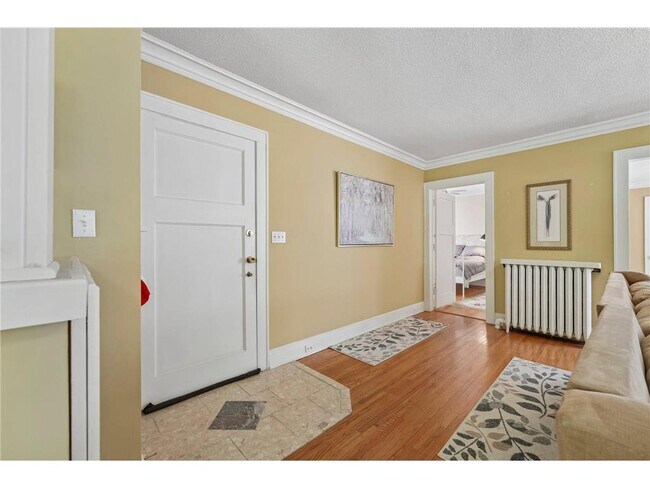 Photo - 1771 James Ave S Unidad 1