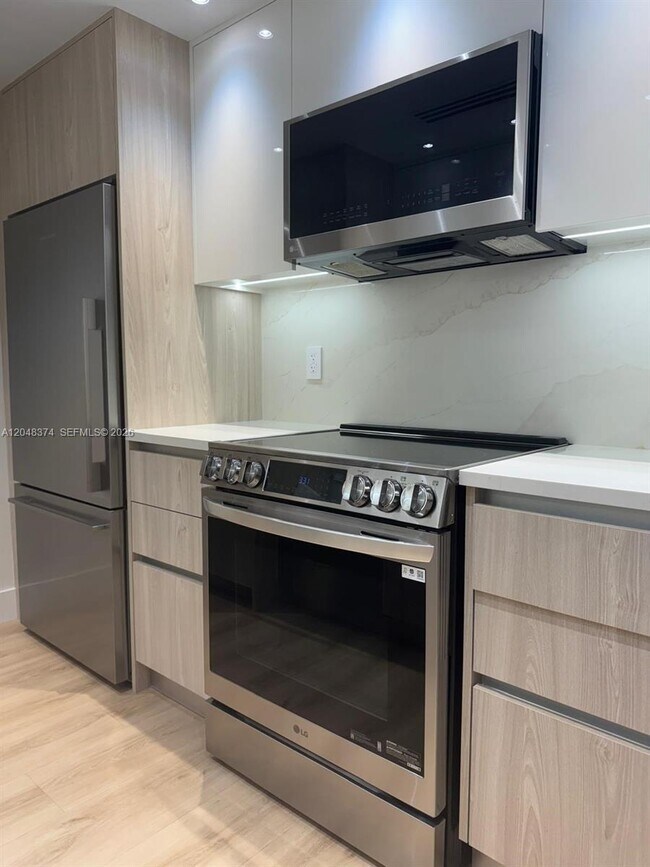 10275 Collins Ave Unit 333