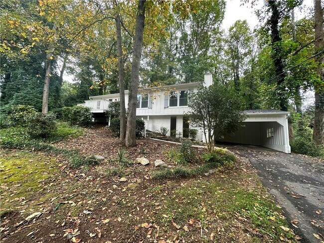 Photo - 1231 Woodleigh Rd SW