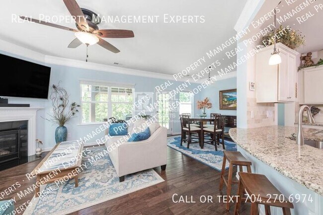 Photo - Amazing 4 Bed 3.5 Bath Town Home on Lake N...