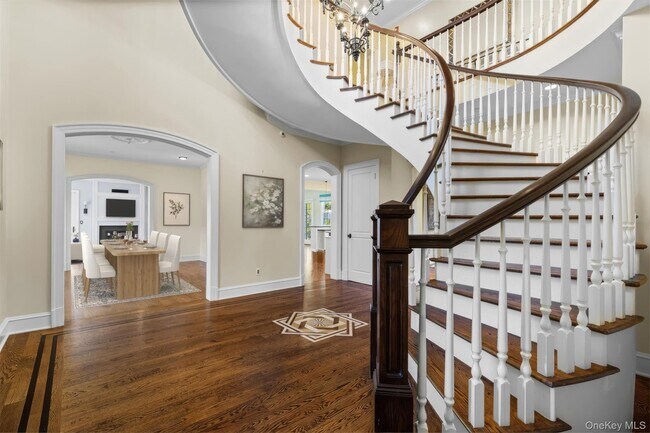 Photo - 2 Heathcote Dr