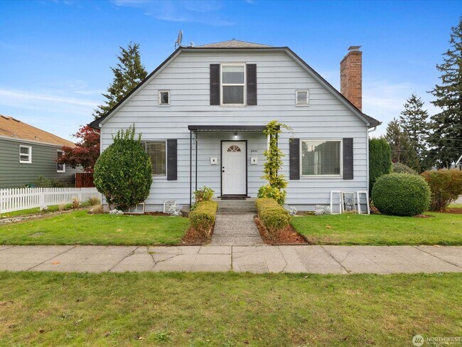 Building Photo - 2431 Pine St Unit A