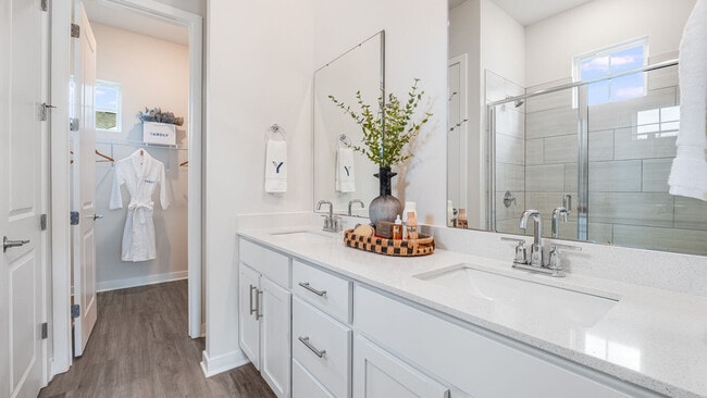 Photo - Yardly Ellenton