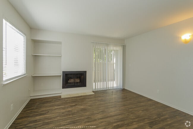 2BR, 1BA - 800 SF